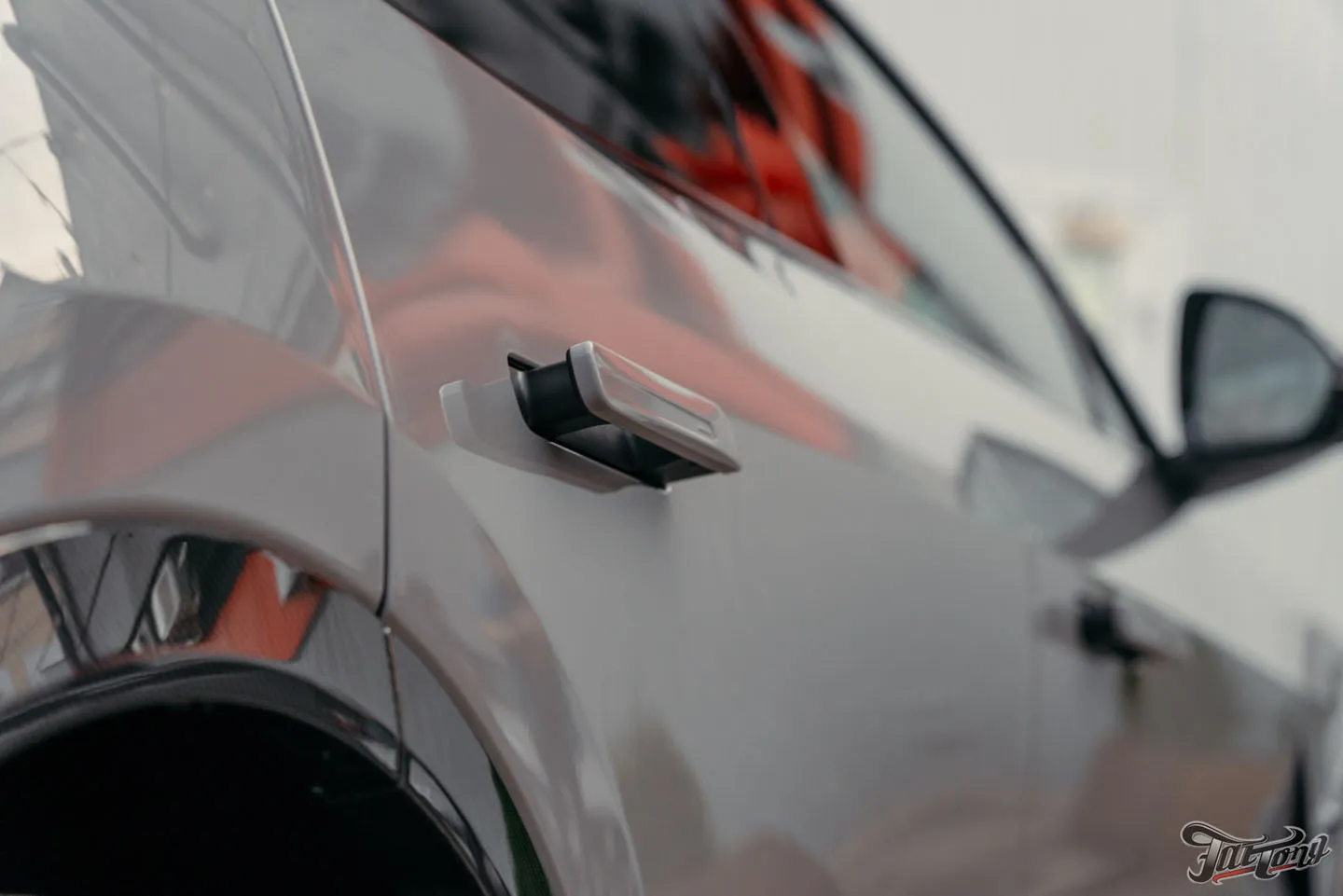Обзор нового электрокроссовера Lotus Eletre R+, окрас бамперов и оклейка полиуретаном